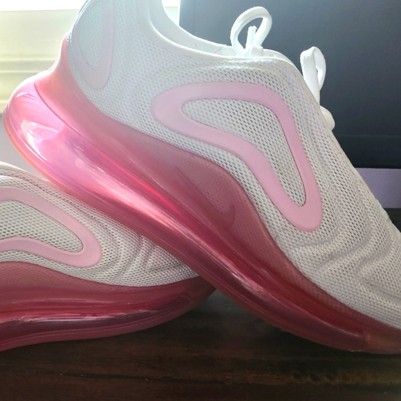 Nike Shoes - Nike Air Max 270